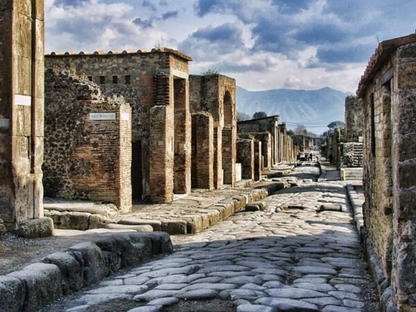 Exploration of Pompeii: Ancient Adventure! - Image 4